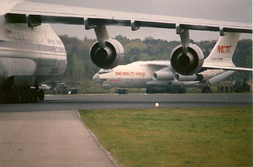 1991-04 Antonov en Iljusjin.jpg